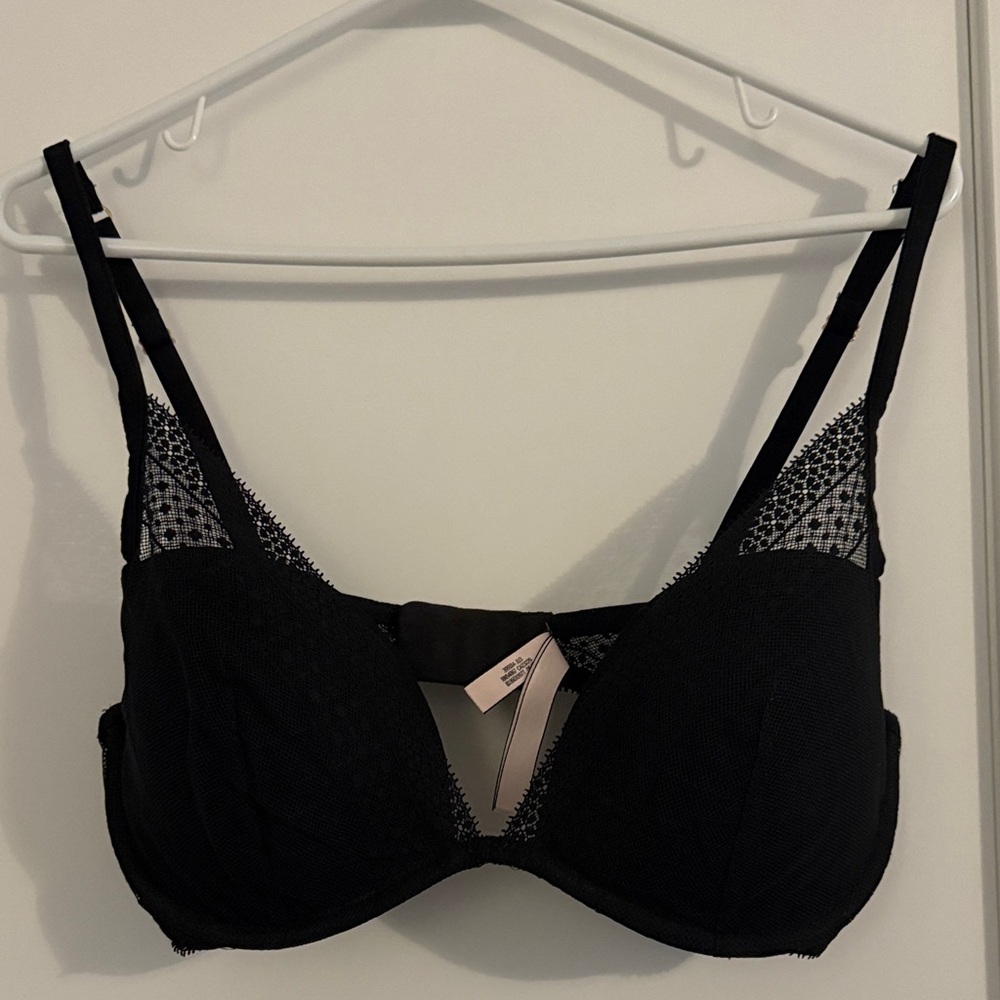 Victoria’s Secret Incredible plunge bra- 36D